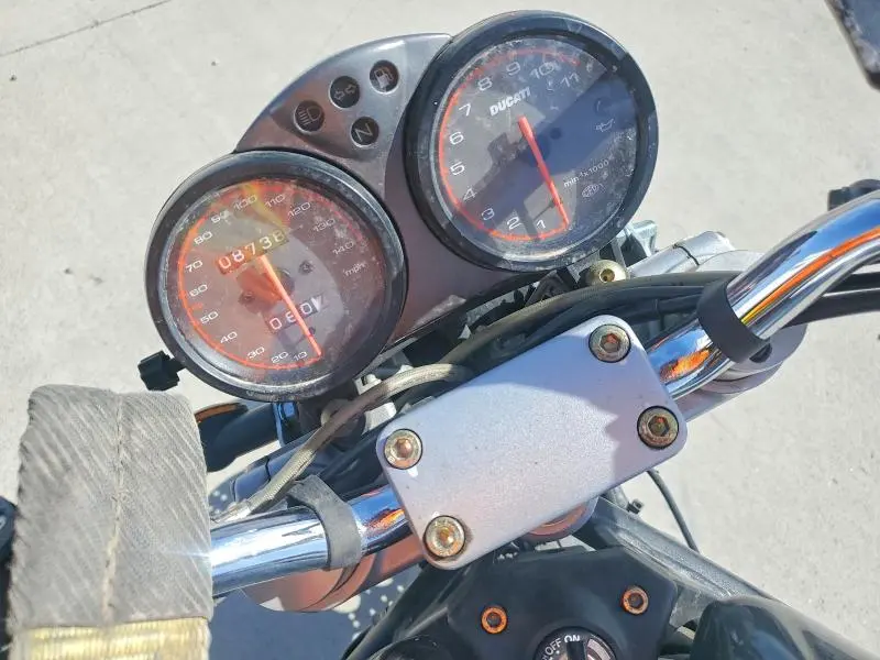 DUCATI MONSTER 2001