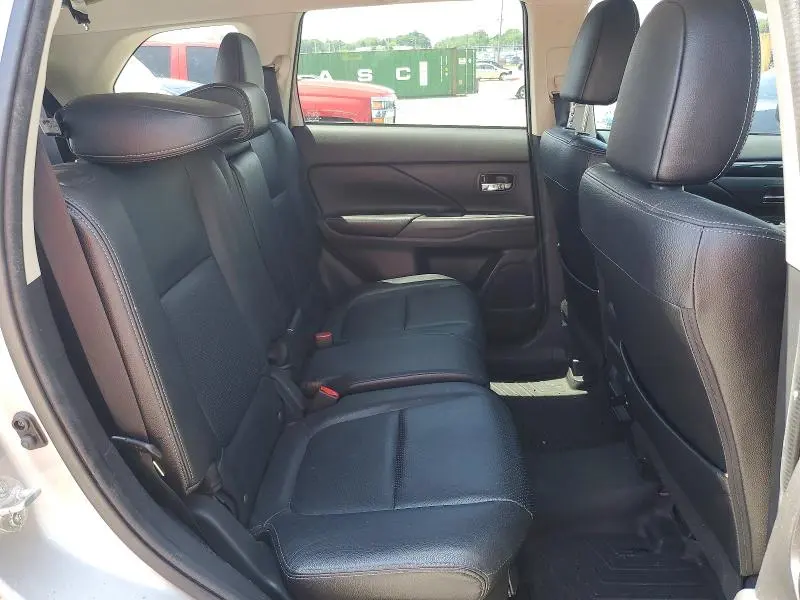 MITSUBISHI OUTLANDER 2018 VIN JA4AD3A34JZ065282