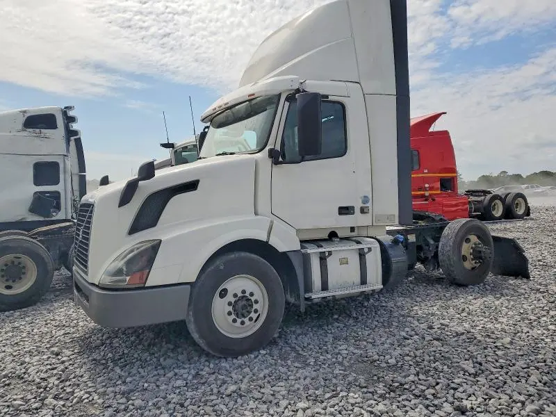 2017 VOLVO VN