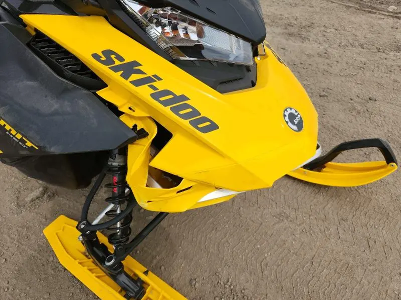 SKI-DOO SUMMIT NEO 2024