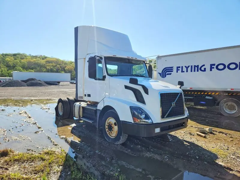 2017 VOLVO VN