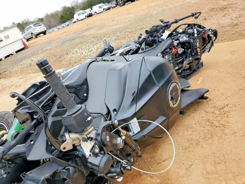 KAWASAKI ZX1002 L 2025