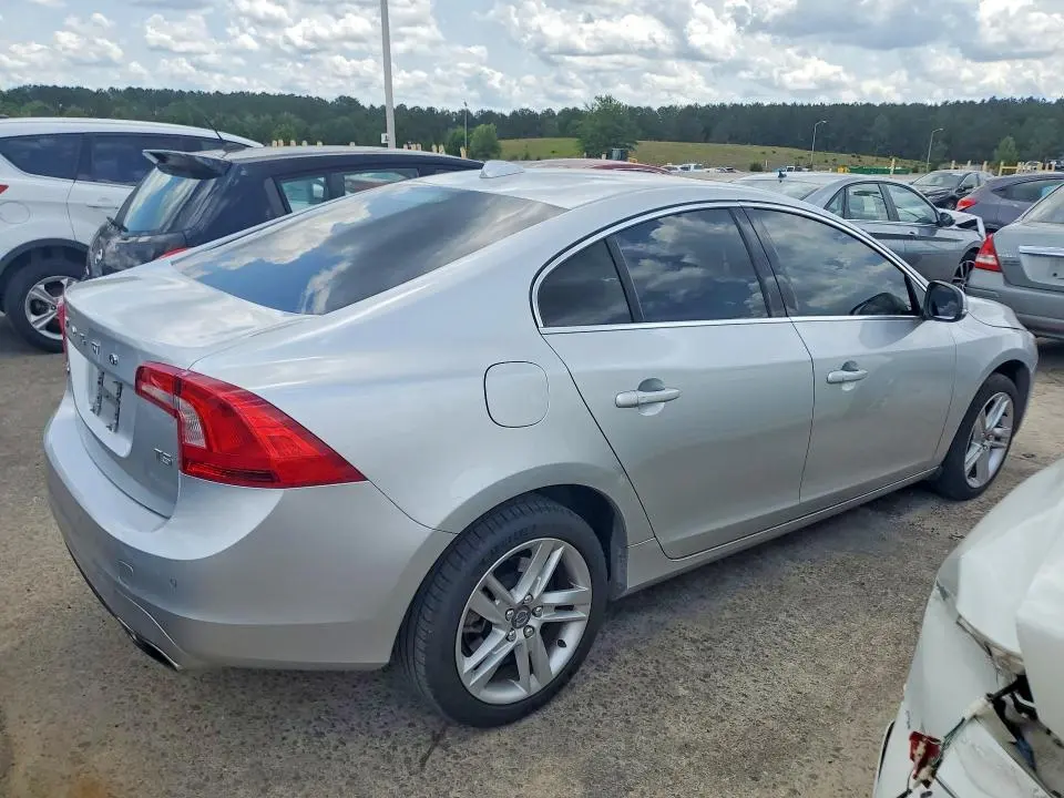 2015 VOLVO S60