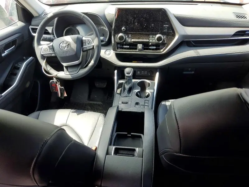 Фото 8 - TOYOTA HIGHLANDER